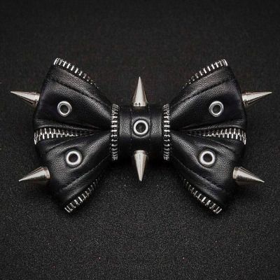 Gothic Steampunk, New Rock, Estilo Punk, Leather Bow, Dark Fashion, Diy Accessories, Goth Fashion, Leather Jewelry, Punk Fashion