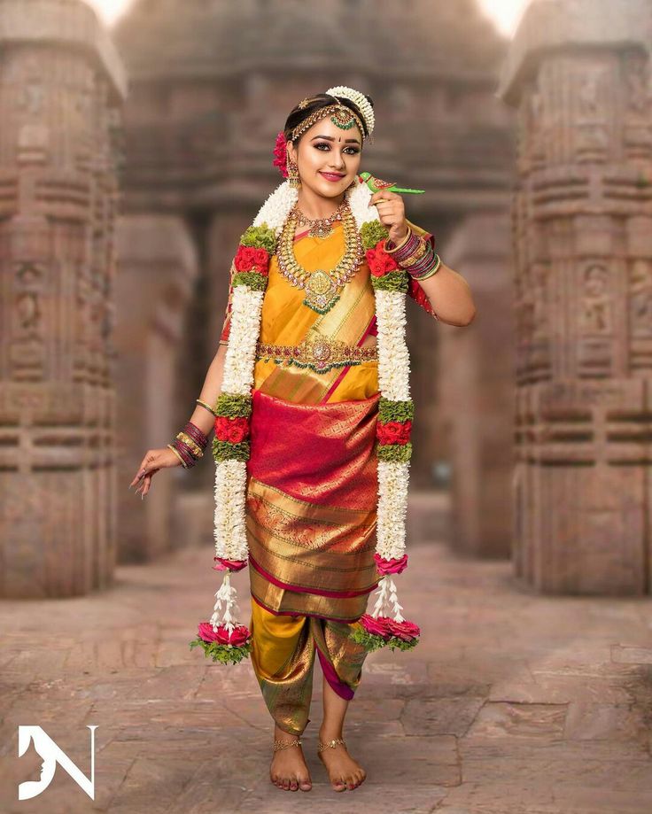 Iyengar Madisar Saree, Iyengar Bride, Andal Kondai, Fancy Dress Competition Ideas, Iyengar Wedding, Angrakha Kurti, Kerala Wedding Saree, Advertisement Video, Bharatanatyam Costume