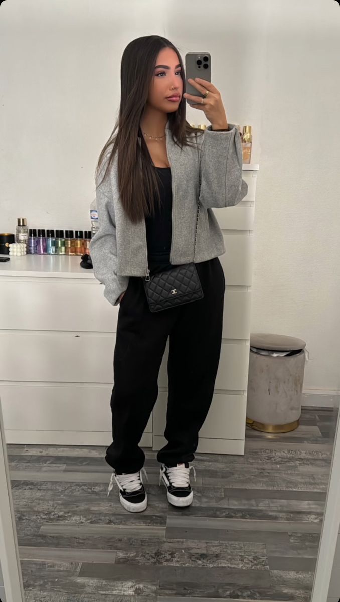 Outfit Zara Drip, Jogging Outfit Women, Zara Inspired Outfits, Zara Outfit Ideas, Outfit Campus, Mode Tennis, Outfit Zara, Tiktok Outfits, Mode Zara