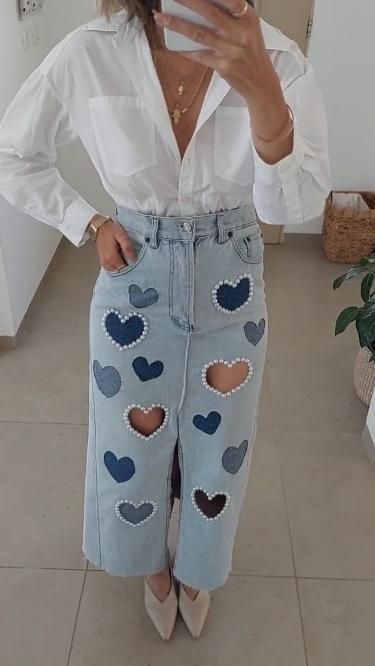 Cute Denim On Denim Outfits, Diy Jeans Design, Jean Recycle Ideas Diy Fashion, Creative Jeans Ideas Diy Fashion, Diy Sewing Clothes Upcycling Old Jeans, Design Jeans Diy Ideas, Diy From Old Jeans, Turning Old Clothes Into New Ideas, Diy Fashion Crafts