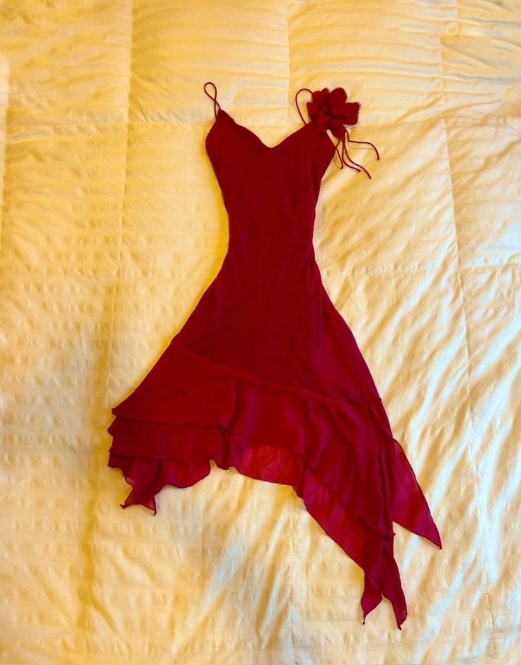 Aesthetic Red Dress, Burgundy Cocktail Dress, Dresses Burgundy, Chiffon Sleeves, Fancy Dresses, Dream Dress, Style Ideas, Pretty Dresses, Beautiful Outfits