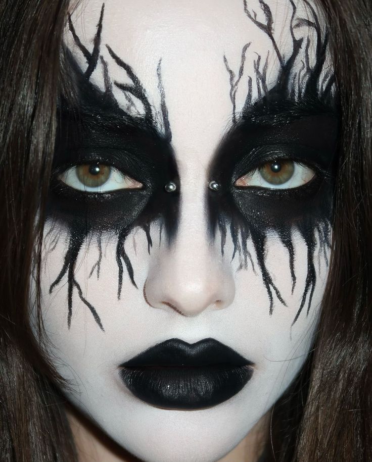 Crow Makeup Halloween, Gotik Makeup, Black Metal Costume, The Crow Makeup, Corpse Makeup Tutorial, Crow Makeup, Black Metal Makeup, Raven Makeup, Metalhead Makeup