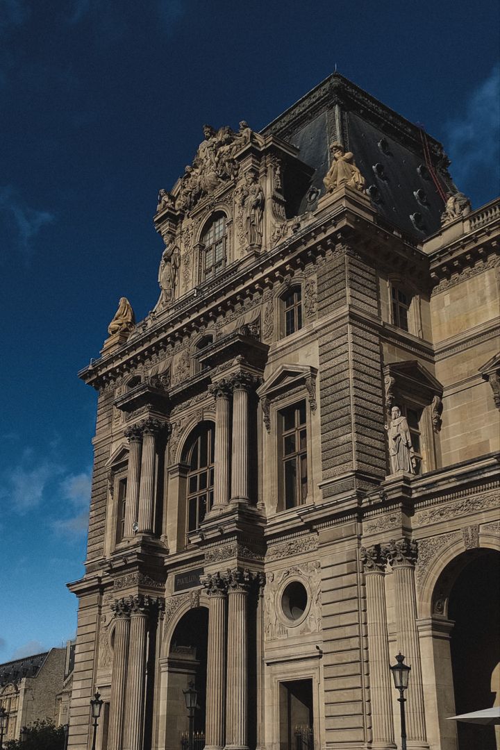 Le Louvre building up close with architectural details. Architecture Vision Board, Louvre Aesthetic, Postcard Aesthetic, Inspire Photography, France Tourism, Paris Monuments, Museum Building, Board Mood, Aesthetic Architecture