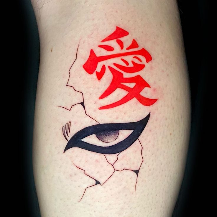 a tattoo with an eye and chinese characters on it