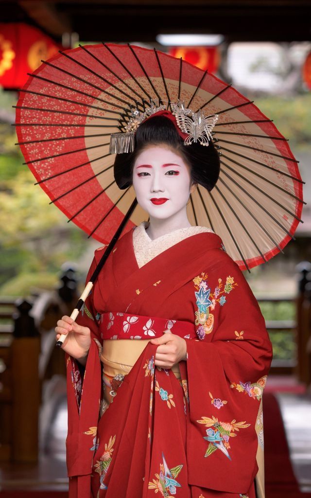 Japanese Traditional Clothing, Japanese Umbrella, Traditional Japanese Kimono, Kimono Japan, Japan Traditional, Beautiful Kimono, Geisha Art, Estilo Real, Japanese Clothing