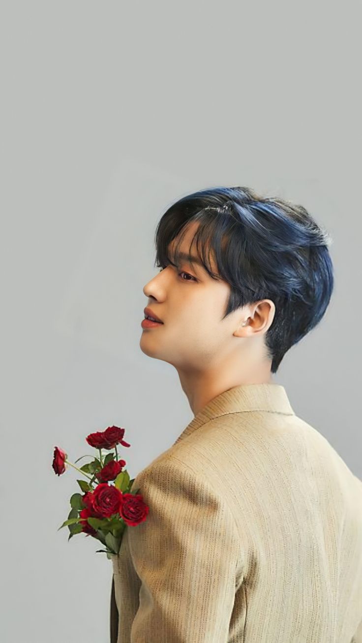 Blue Hair Color Men, Hair Color Man, Boys Hair Highlights, Pentagon Wallpaper, Midnight Blue Hair, Boys Colored Hair, Hongseok Pentagon, Pentagon Hongseok, Guy Hair