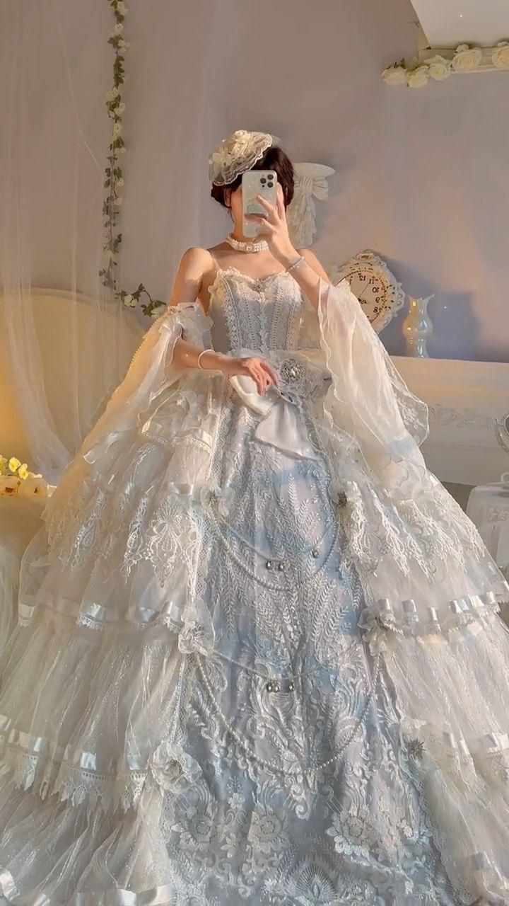 Victorian Ball Gowns, Gaun Abad Pertengahan, Lolita Outfit, Old Fashion Dresses, Royal Dresses, Princess Ball Gowns, Fantasy Gowns, فستان سهرة, Pretty Prom Dresses