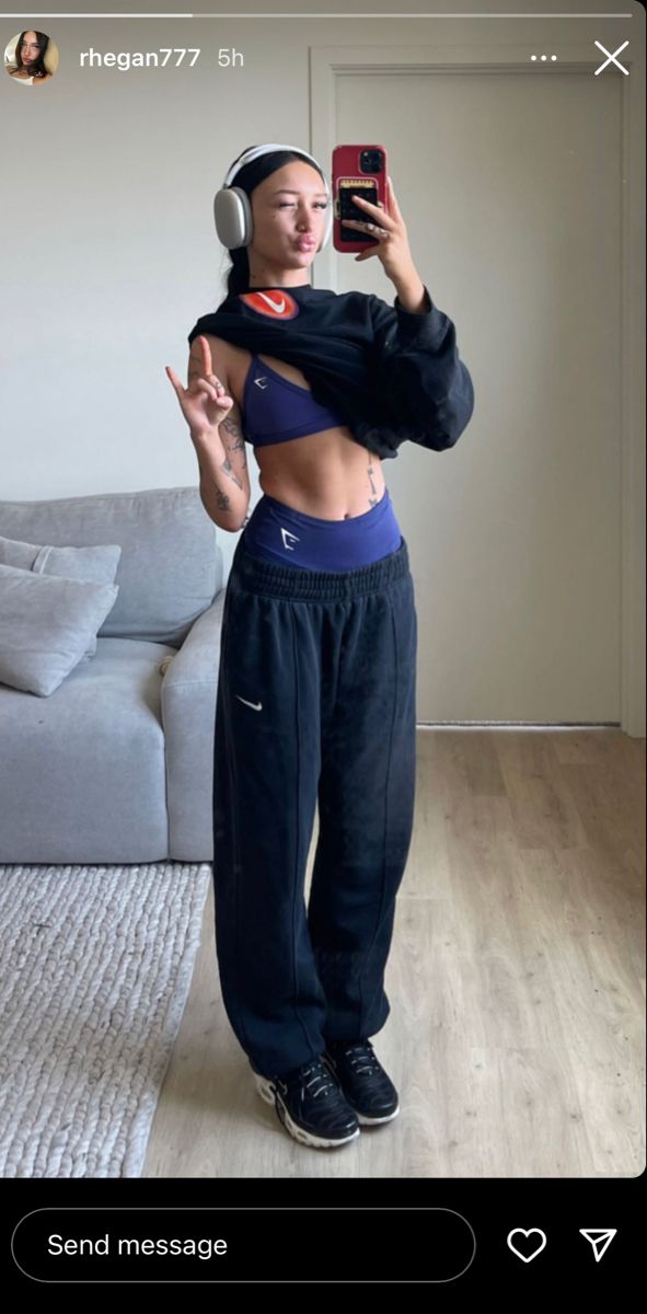 Gym Outfit Sweats, Gym Sweats Outfit, Track Outfits Aesthetic, Gym Girlies Aesthetic Outfits, Gym Sweatpants Outfit, Gym Winter Outfits, Winter Gym Fits, Gym Girlies Aesthetic Vision Board, Sport Aesthetic Outfit