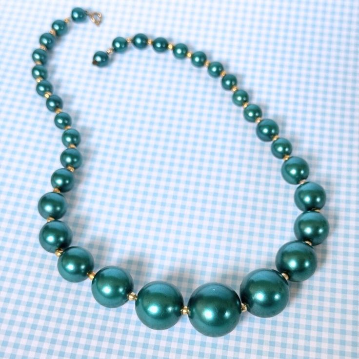 True vintage 80s metallic teal plastic pearl necklace - Material estimated plastic - Spring closure - Good condition Length: 17''/ 43 cm Weight: 28g This is true vintage, so it's an item with experience. :) Item colour on the pictures may vary due to monitor settings and light reflections. If you have any kind of question about the item I will be happy to answer! ☺ 80s Necklaces, 1980s Accessories, 80s Jewelry, 1980s Jewelry, 80s Vibes, Chocker Necklace, Layered Jewelry, Vintage Accessories, True Vintage