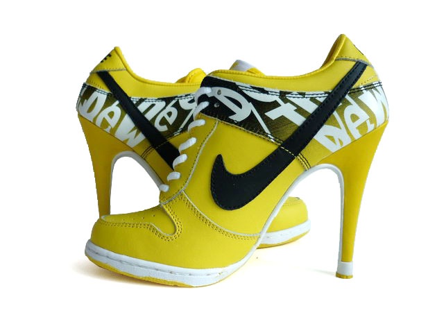 neon green slam dunk!!!!!! Nike High Heels, Yellow High Heels, Nike Heels, Nike Outlet, Nike Free Run, Baskets Nike, Nike Free Shoes, Nike Shoes Outlet, Cheap Nikes