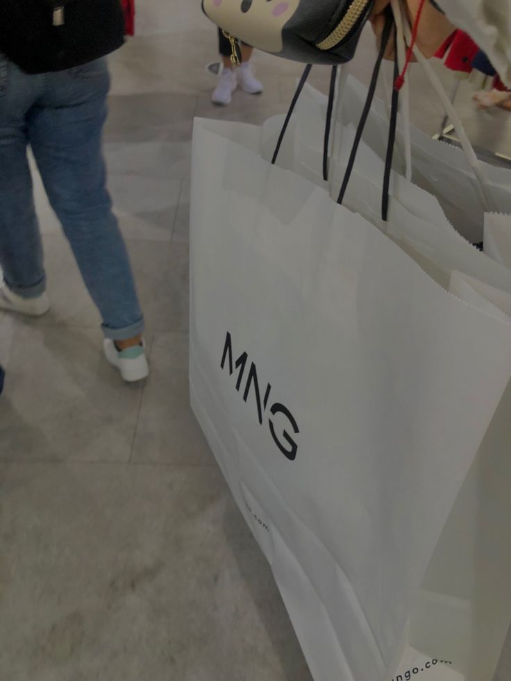 Shopping. Haul. Mango. Clothes. Chill. Aesthetic. Mango Clothes, Mango Aesthetic, Gift Snap, Chill Aesthetic, Mango Shop, Shopping Haul, Clothes Aesthetic, Clothes Gift, Aesthetic Clothes