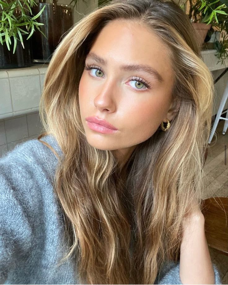 Hazel Eyes Hair Color, Blonde Green Eyes, Hair Colour For Green Eyes, Brown Hair Green Eyes, Blonde Hair Green Eyes, Dirty Blonde Hair, Honey Blonde Hair, Blonde Hair Inspiration, Honey Hair