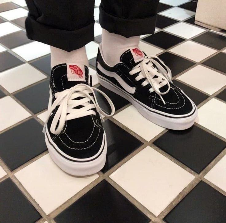 Aesthetic Sneakers Men, Vans Shoes Aesthetic, Vans Streetwear, Onitsuka Tiger Mens, Casual Sneakers For Men, Vans Aesthetic, Vans Sk8 Low, Sk8 Low, Vans Old School