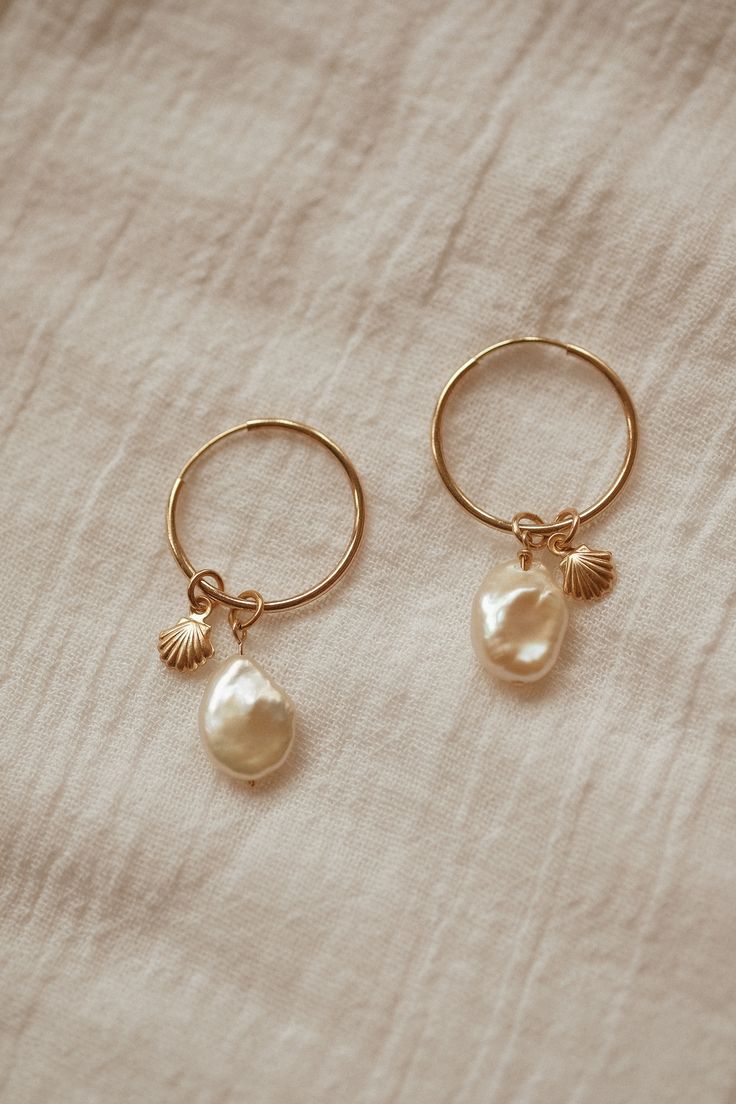 Mix Match Earrings, Minimal Jewellery, Studio Jewelry, Earrings Large, Classy Jewelry, Minimal Jewelry, Jewelry Lookbook, Clam Shell, Jewelry Photography