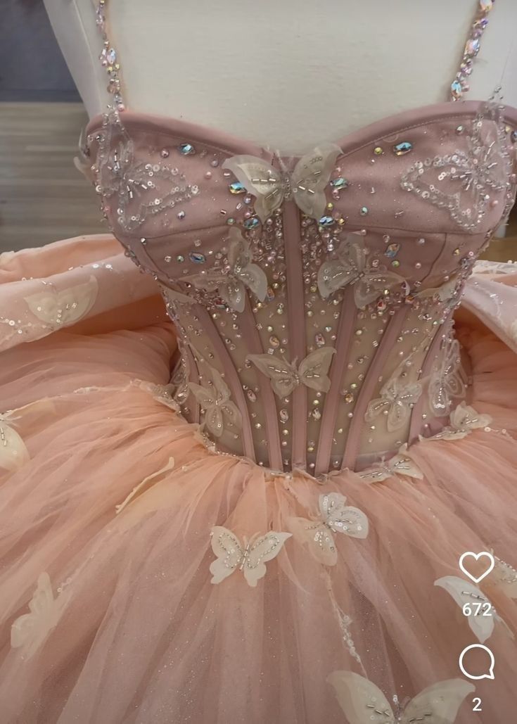 Butterfly Quince Dress, Pink Quince Theme, Rose Gold Quinceanera Dresses, Rose Gold Quince, Rose Gold Quinceanera, Xv Dresses, Quince Themes, Quinceanera Pink, Quinceanera Themes Dresses