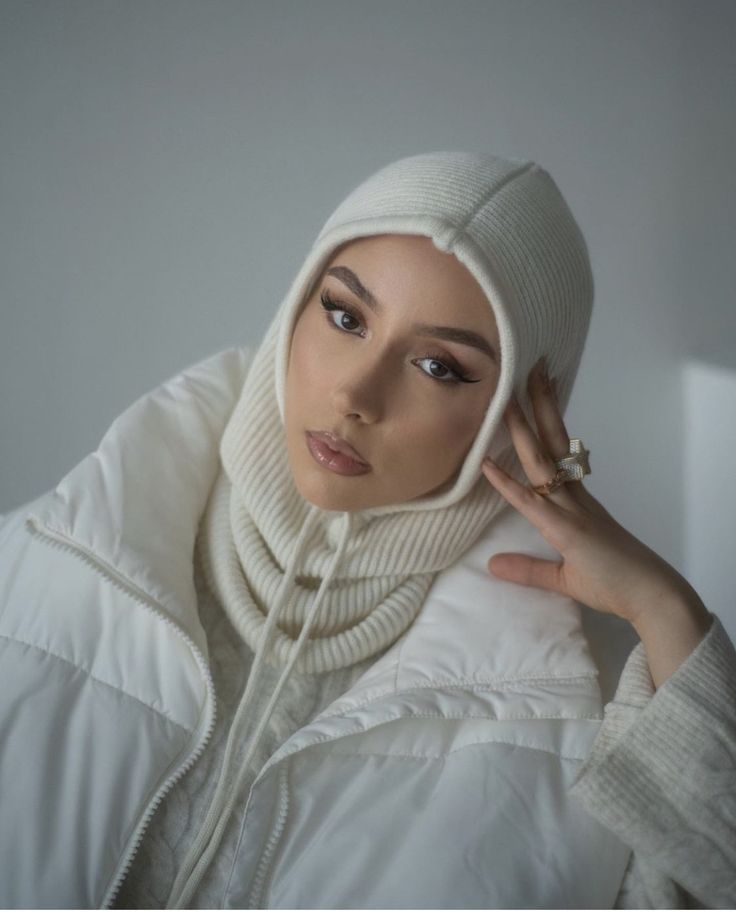 Muslim Outfits Casual, Hijab Style Casual, Casual Hijab, Casual Hijab Outfit, Diy Fashion Clothing, Muslim Outfits, Photoshoot Photography, Abaya Fashion, Hijab Outfit