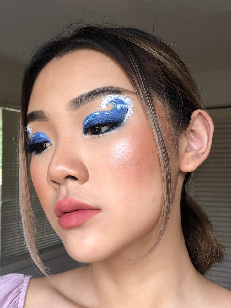 Wave Makeup Ocean, Sea Eye Makeup, Ocean Eyeshadow Look, Jaws Makeup, Ocean Eyes Makeup, Water Eye Makeup, Sea Makeup Looks, Ocean Eye Makeup, Ocean Eyeliner