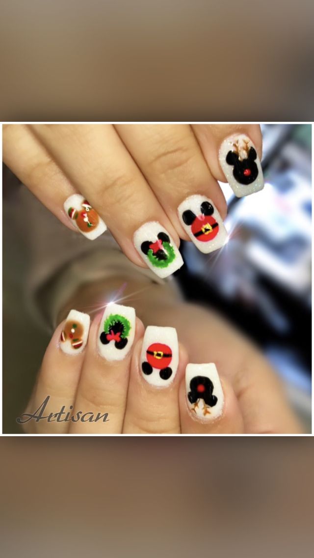 Disney Theme Nails Design, Disney Cruise Nails, Disney Christmas Nails Design, Christmas Disney Nails, Disney Gel Nails, Mickey Mouse Nail Art, Disney Christmas Nails, Disney Themed Nails, Christmas Nail Colors