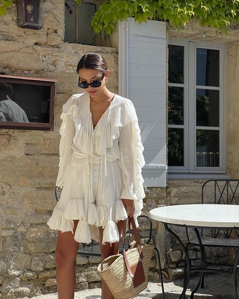 Wendy Swan on Instagram: “🤍” Casual White Dresses, Knit Sets, Boho Chic Style Outfits, Vacation Outfit Ideas, Beach White Dress, London Kensington, Cute Vacation Outfits, Casual White Dress, Miniskirt Outfits