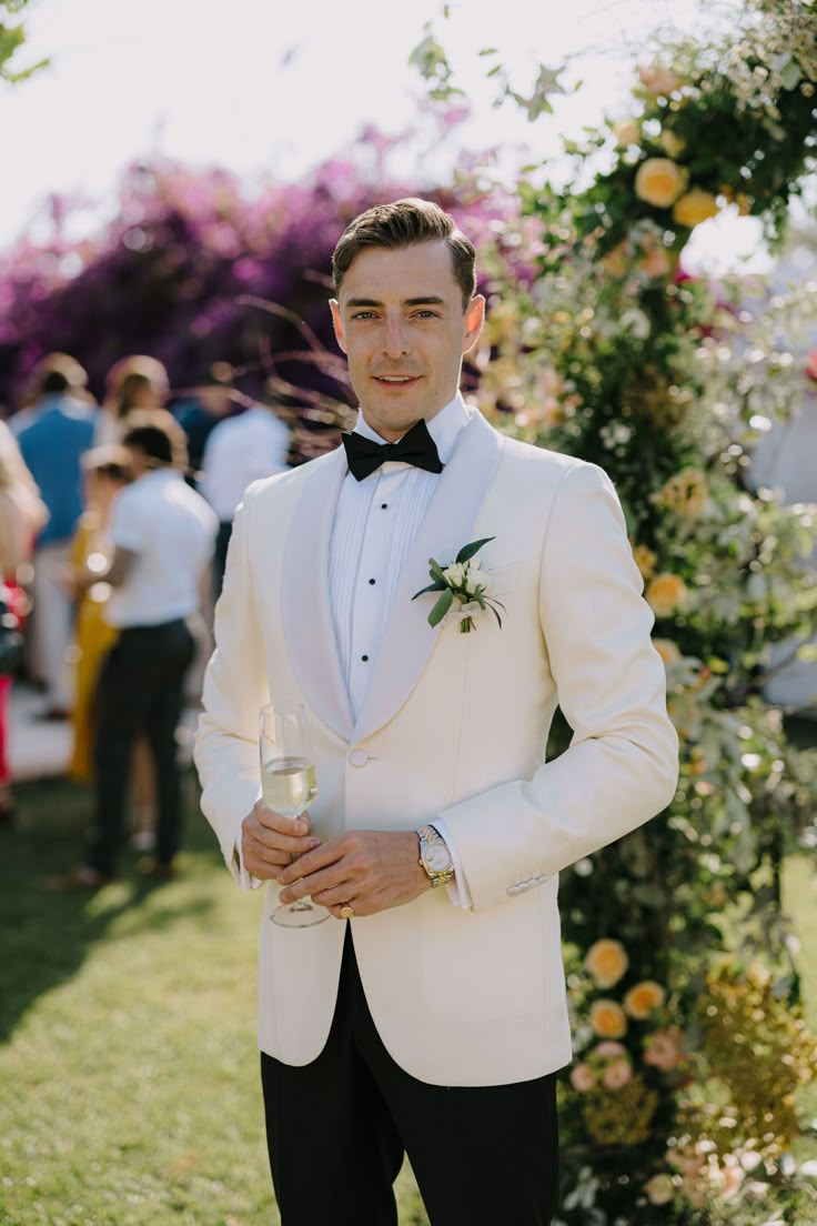 Men’s Wedding Tuxedo White, Two Tone Tuxedo Wedding, All White Wedding Groom, Groom Cream Tuxedo, Grooms In White Tuxedos, Grooms Man Outfits Groomsmen, Groom Suit White Tie, Groom Suit Off White, White Tie Wedding Groom