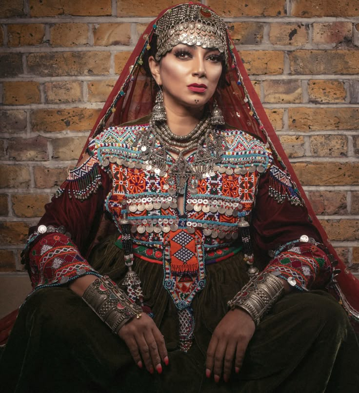 Design by Afghan Kuchi Dress Afghanistan Clothes, Afghan Beauty, Afghanistan Women, Afghani Dresses, Afghani Clothes, Afghan Dress, Iranian Fashion, Silver Cocktail Dress, Afghan Girl