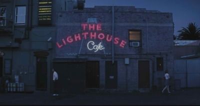 the light house cafe is lit up at night