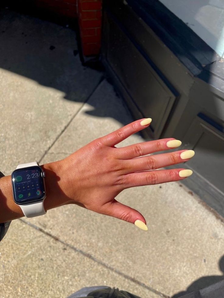 Summer Nails Trendy Yellow, Trendy Summer Nails 2022 Almond, Simple Nails Summer 2023, Subtle Summer Nails 2023, All Yellow Nails, Spring Nail Yellow, Spring Nails Pastel Yellow, Almond Nails Yellow Pastel, Pastel Yellow Nails Aesthetic