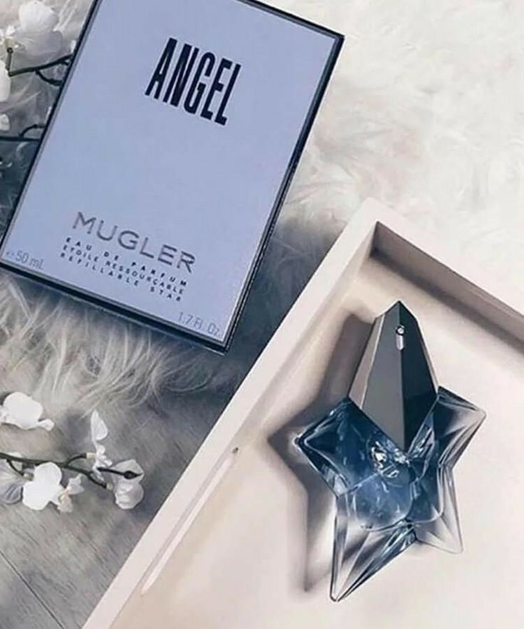 Thierry Mugler Angel, Angel Perfume, Mugler Angel, Pheromone Perfume, Perfume Recipes, Eos Lip Balm, Fragrances Perfume Woman, Perfume Collection Fragrance, Perfume Scents