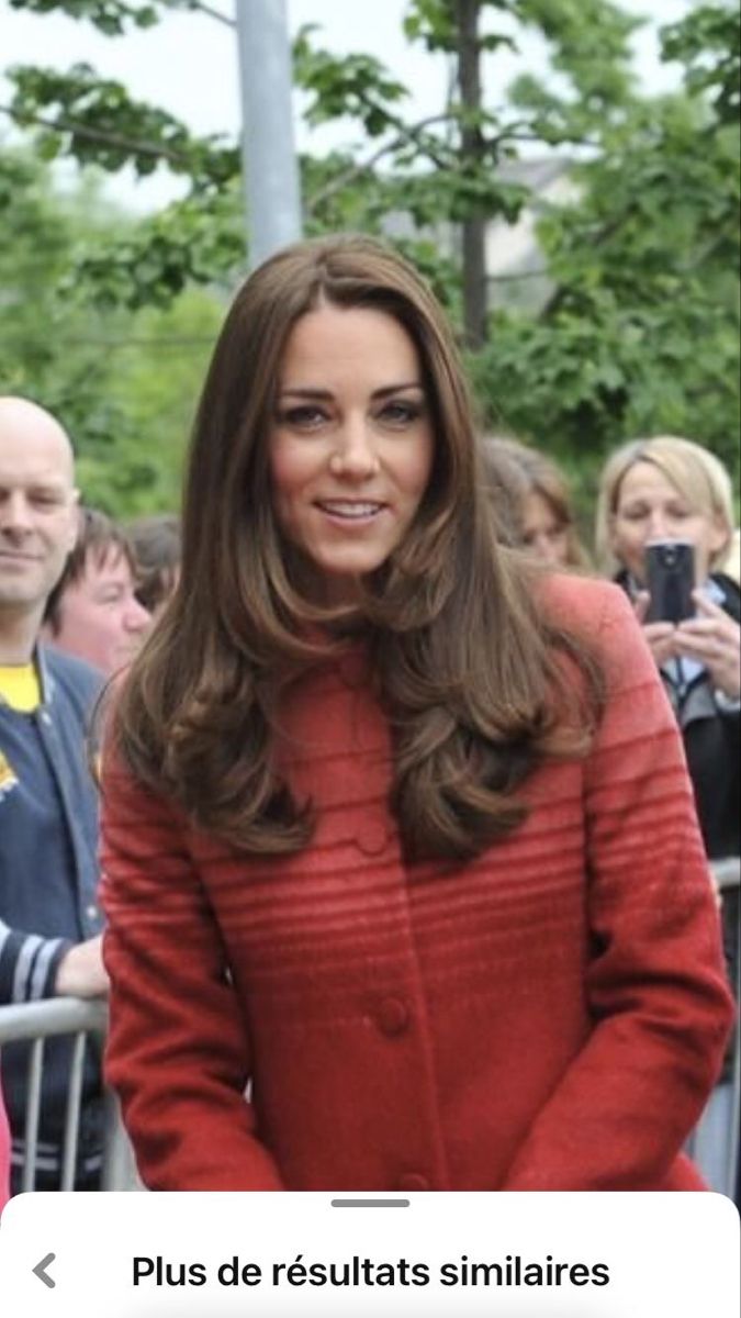 Kate Middleton Highlights, Kate Middleton Short Hair, Kate Middleton Haircut, Pippa Middleton Bridesmaid Dress, Brown Hair With Highlights And Lowlights, Düşes Kate, Looks Kate Middleton, Kate Middleton Hair, Layered Haircuts For Medium Hair