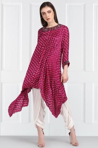 Shop for Twenty Nine Pink Silk Bandhani Tunic for Women Online at Aza Fashions Bandhani Top, Dress Patern, Dress Muslim Modern, Asymmetric Tunic, Bandhani Dress, Tunics Online, Set Saree, Dhoti Pants, Dress Muslim