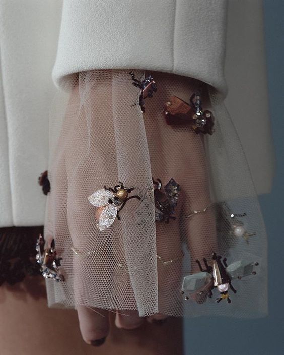 . Embellishments Fashion, Gaun Tulle, Detail Couture, Floral Embellishment, Embellishment Details, Valentino Couture, Couture Looks, Dior Haute Couture, Couture Mode