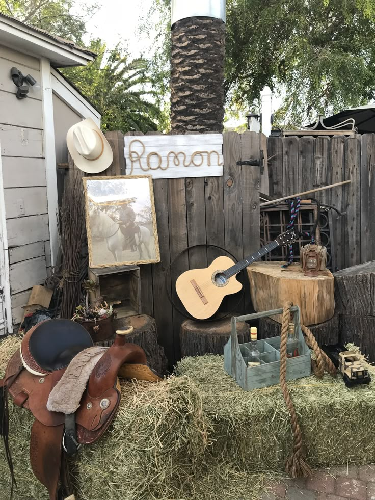 there is a horse and other items on display in the back yard, including a cowboy's hat