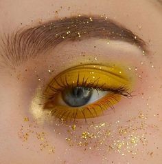 | helpful beauty tips | beauty tip | beauty tricks and tips | #beautyhacks #beautytips Summer Eyes, Smink Inspiration, Makeup Hacks, Aesthetic Eyes, Eye Makeup Art, Yellow Aesthetic, Eye Make, Summer Makeup, Creative Makeup