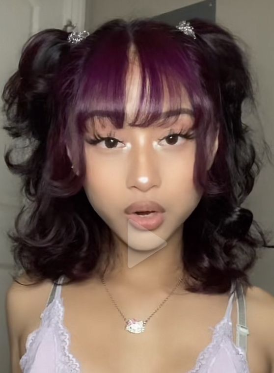 Curly Hair Half Up Half Down Aesthetic, Medium Hair Styles Y2k, Latina Hair Color Ideas Short, Unique Y2k Hairstyles, Baddie Hair With Bangs, Spikey Half Up Half Down Y2k, Y2k Hairstyles Medium Length, Cute Latina Hairstyles With Bangs, Curly Mexican Hair