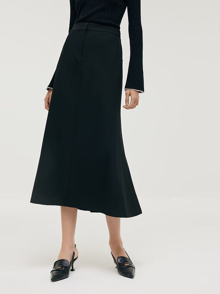 -A-line fit -Soft and comfortable -Versatile This skirt strikes a balance between elegance and comfort, crafted from a soft and flexible fabric. Its versatile design ensures it can be paired with various tops, making it suitable for diverse settings, whether in the office or at a social event. The sleek, flowy silhouette lends an air of sophistication to any outfit, exemplifying timeless style.Knit Mermaid Women SkirtGoodsNo: 1C8C2B01A• Fit Type: Fit• Elastic: Micro-elastic• Thickness: ModerateM Modern Cheongsam, Social Event, Vacation Looks, Women Skirt, Long Sleeve Short Dress, Knitted Tank Top, Black White Red, Cheongsam, Knit Tanks