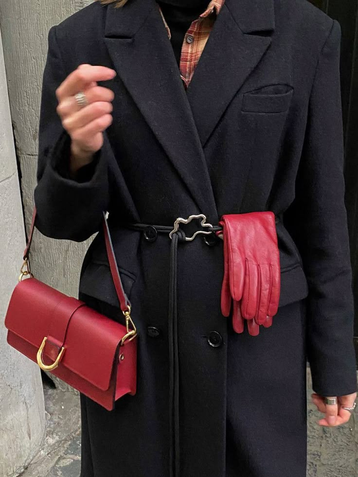 Gloves Outfit Classy, Tweed Jacket Outfit, Gloves Outfit, Outfits With Gloves, Parisian Outfit, Trends 2025, Elegant Gloves, Classy Winter Outfits, Black Leather Gloves