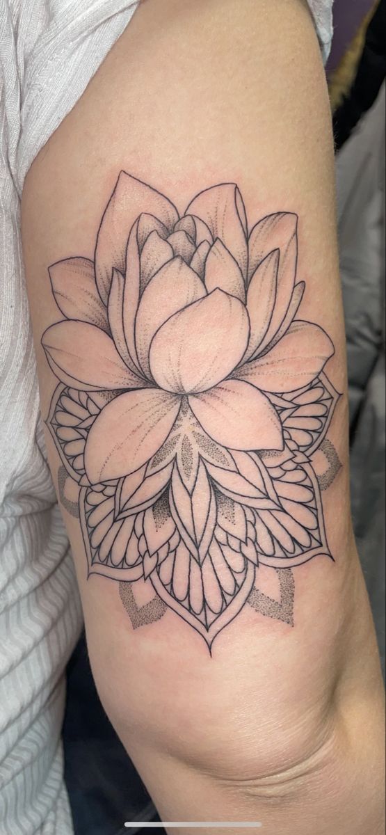 a woman's thigh with a flower tattoo on it