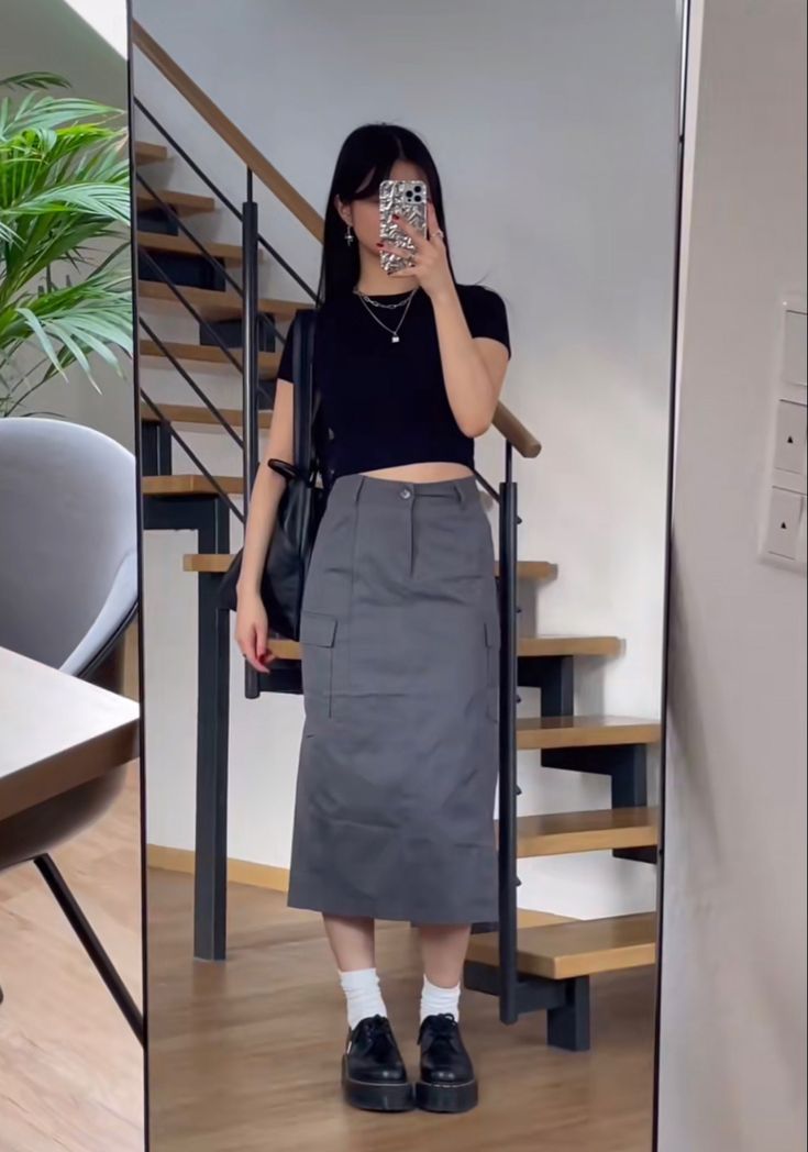 Doo Doo Hee Outfits, Museum Ootd Outfit, Nevertheless Outfit, Long Cargo Skirt Outfit Ideas, Long Black Cargo Skirt Outfit, Long Skirt Loafers Outfit, Medium Skirt Outfits, Cargo Long Skirt Outfit, Long Cargo Skirt