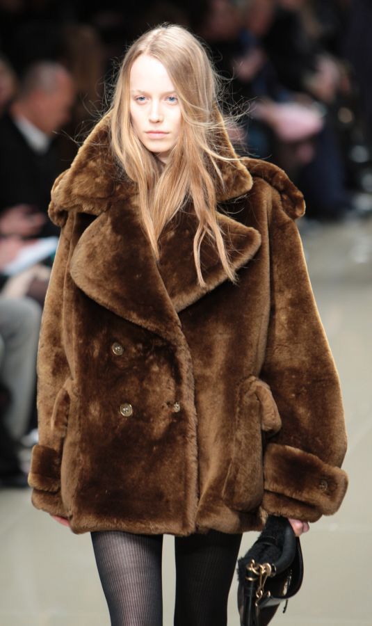 2010 Runway, London Fall, Runway Details, Burberry Prorsum, Winter Mode, Fur Fashion, 가을 패션, Casual Street Style, London Fashion