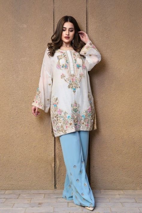 Pakistani Fashion Casual, Casual Indian Fashion, Desi Fashion Casual, Pakistani Dresses Casual, Pakistani Fashion Party Wear, Salwar Kamiz, Modest Dresses Casual, Pakistani Dress, Simple Pakistani Dresses