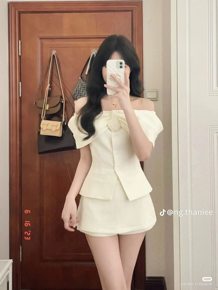 Uzzlang Outfits, Korean Fashion Work, Korean Casual Outfits, Queen Fashion, Expensive Clothes, Trendy Dress Outfits, Fashion Catalogue, Asian Outfits, Feminine Outfit