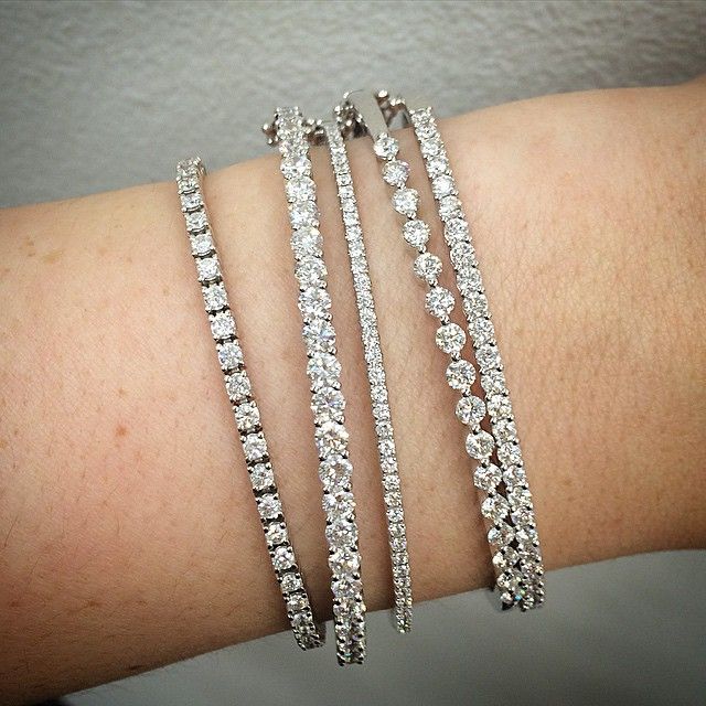 Monroe Piercing Jewelry, Monroe Piercing, Diamond Carat Size, Shiny Bracelets, Diamond Bracelet Design, Necklace For Mom, Diamond Bangles Bracelet, Classic Bracelets, Sterling Bracelets