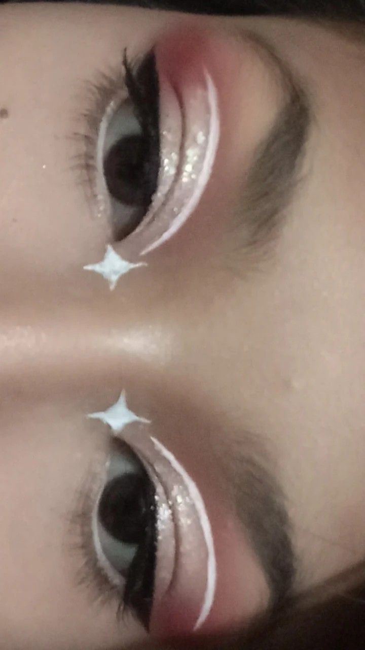 Cute School Eye Makeup, Soft Rhinestone Makeup, Easy Cool Eye Makeup, Marvel Eye Makeup, Pink And White Graphic Liner, Fairy Makeup Aesthetic Natural, Cute Eye Shadow Looks, Simple Cute Eye Makeup, Douyin Graphic Eyeliner