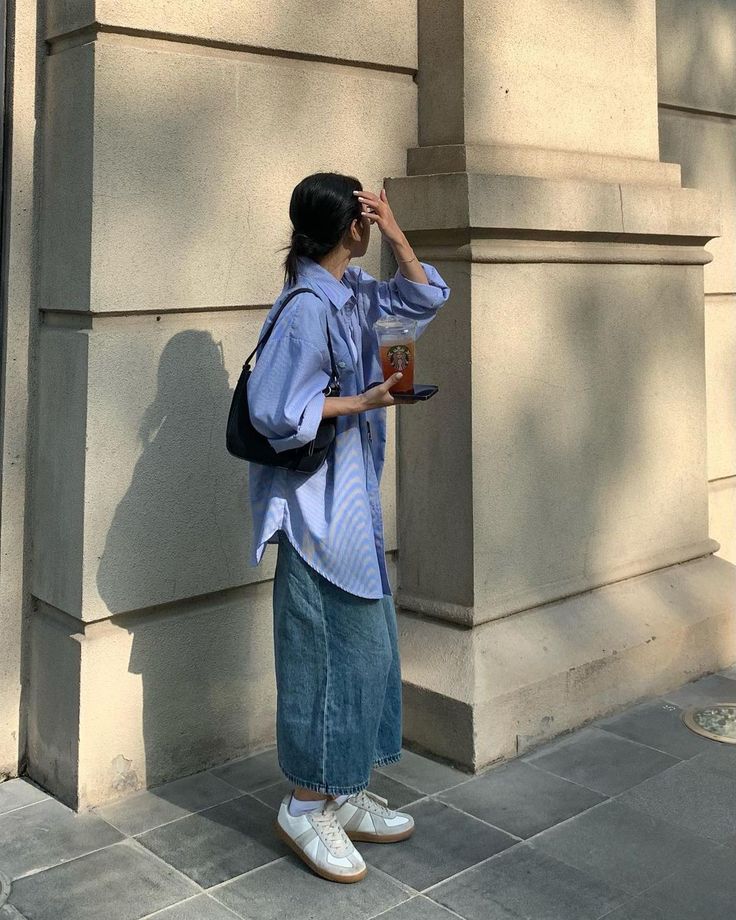 Oversized Blue Shirt, Uni Ootd, Jp Fashion, Flatlay Clothes, Oversize Outfit, Outfit Work, Mom Jeans Outfit, Korean Fashion Summer, Birthday Inspo