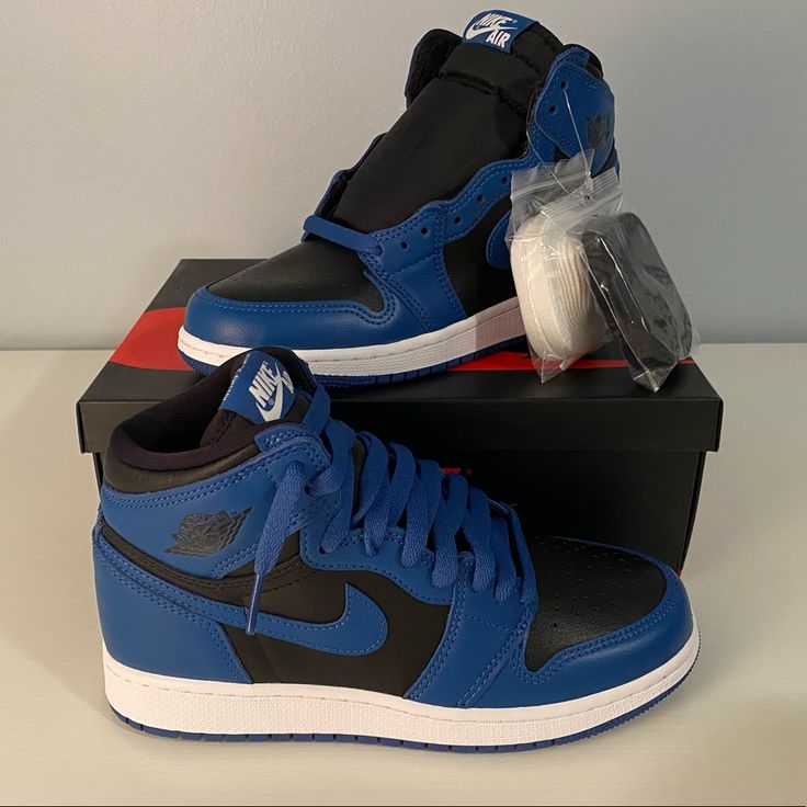 Jordan 1 Retro High Og Dark Marina Blue (Gs) Size Grade School 4.5 Youth | Women’s 6 Comes With Box And Extra Laces. 100% Authentic Got Them Off The Sneakers App And Never Wore Them. Will Ship Them Out The Next Day After Purchase. Message Me With Any Questions You May Have Jordan Retro 1 Mujer, Jordan 1 Dark Blue, Blue And White Jordans, Dark Blue Shoes, Shoe List, Shoe Pic, Shoes Jordan 1, Jordan 1 Blue, Jordan Blue