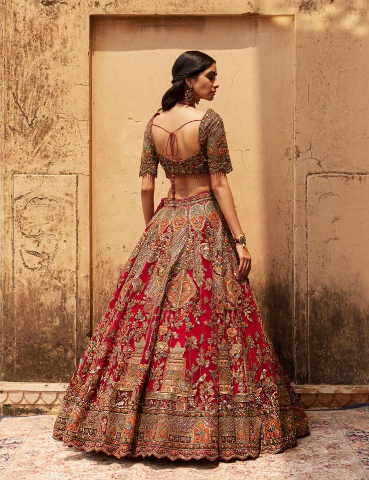 Showcasing here is the scarlet lehenga set based on net where jewelled hues like deep maroon and golden dance in perfect harmony. The craftsmen have showcased their utter dedication in this magnifi... Golden Bridal Lehenga, Indian Bridal Wear Red, Red Wedding Lehenga, Sabyasachi Lehenga Bridal, Black Tie Outfits, Latest Bridal Lehenga Designs, Bridal Lehenga Designs, Latest Bridal Lehenga, Lehenga Designs Simple