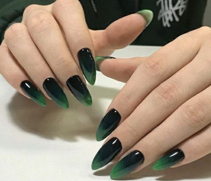 Goth Chic Nails, Goth Coffin Acrylic Nails, Black And Green Acrylics, Villian Era Nails, Almond Acrylic Nails Goth, Witchy Ombre Nails, Witchy Green Nails, Ombre Goth Nails, Ombré Green Nails