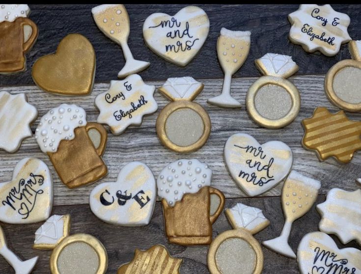 decorated cookies with names and pictures on them are arranged in the shape of wine glasses