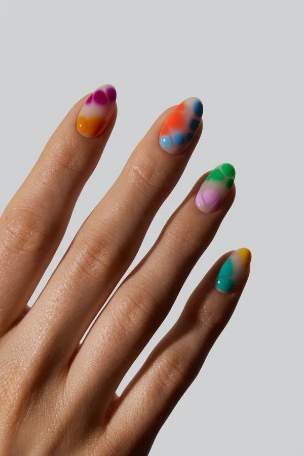 Funky Blooming Gel Nails, Hand Painted Gel Nail Art, Blooming Nail Art, Daisy Nail Designs, Blooming Gel Nails, Blooming Gel, Tie Dye Nails, Minimal Nails, Nail Art Gel