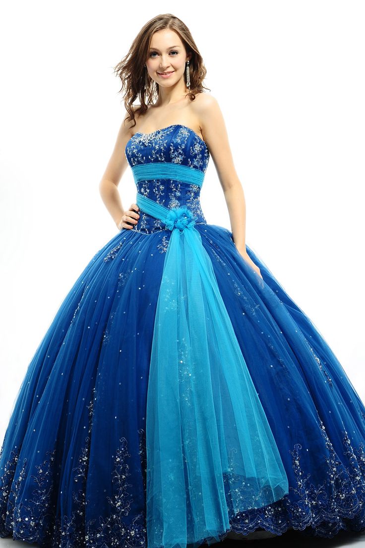 Quinceanera dress. Blue Wedding Gowns, Quinceanera Dresses Blue, Blue Ball Gowns, Gaun Fashion, Blue Wedding Dresses, Ball Gowns Prom, Quince Dresses, Prom Dresses Ball Gown, Gorgeous Gowns